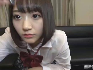 禁片电影JDSY026 女大學生微信群裡被叫賣1